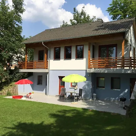 Haus Mit Grossem Garten, Terrasse Und Balkon بيت للعطل