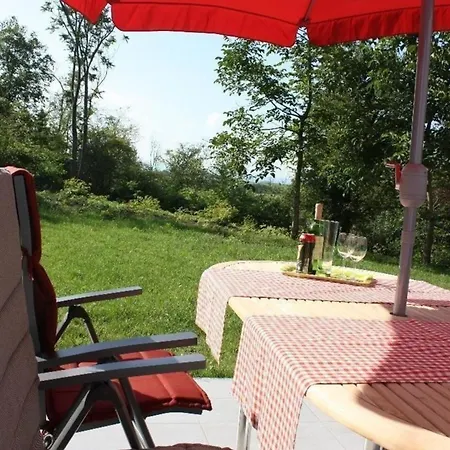 Haus Mit Grossem Garten, Terrasse Und Balkon بيت للعطل