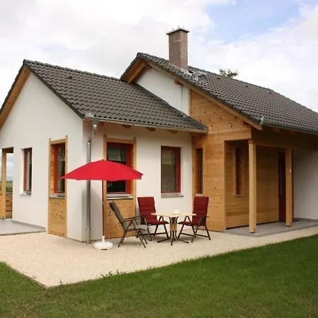 Haus Mit Grossem Garten, Terrasse Und Balkon بيت للعطل